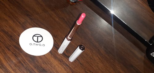 Customer photo review of O.TWO.O MOIST COLOR CHANGING LIP BALM