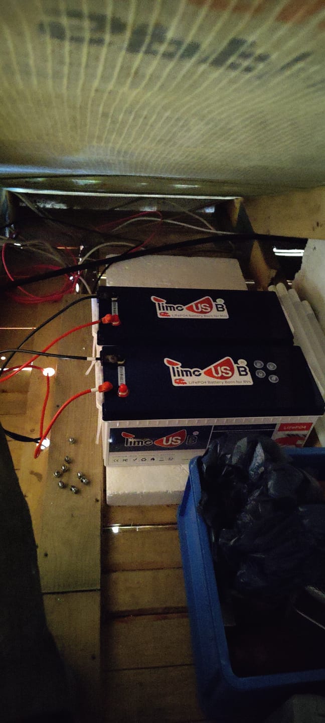 Customer photo review of Timeusb Lithium Batterie 100Ah 24V LiFePO4
