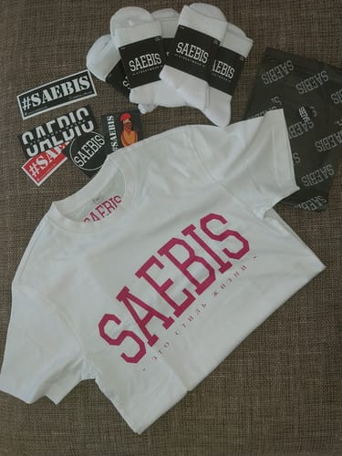 Customer photo review of Lifestyle Damen Oversized T-Shirt weiß Pink Edition by SAEBIS®