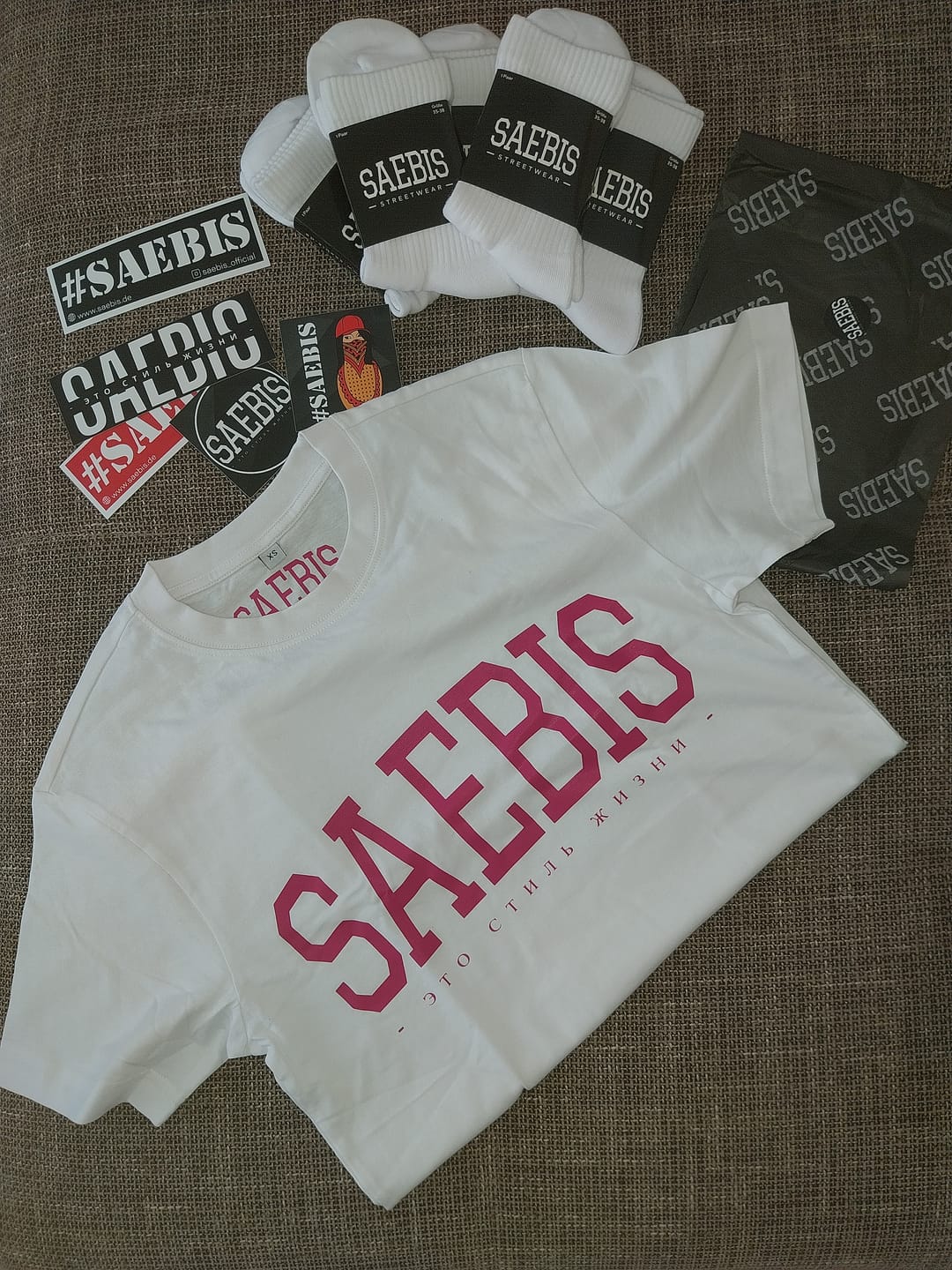 Customer photo review of Lifestyle Damen Oversized T-Shirt weiß Pink Edition by SAEBIS®