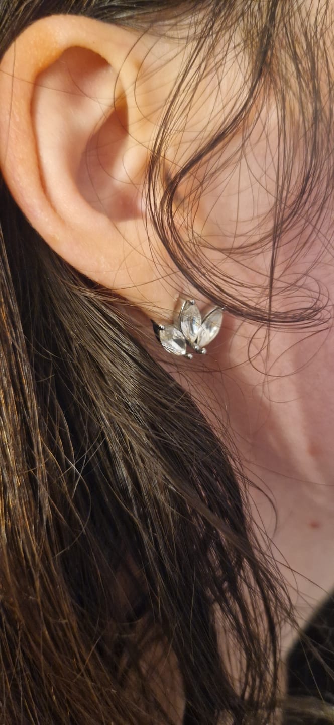 Customer photo review of Lotus Ohrstecker | 18K vergoldet