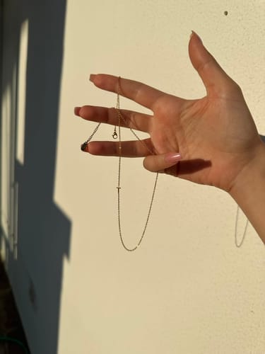 Customer photo review of Personalizovaný náhrdelník s ležatým iniciálem