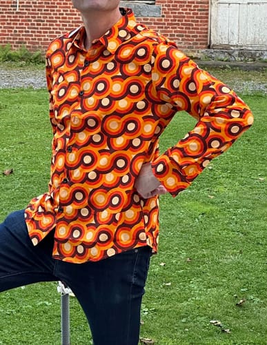 Customer photo review of Chemise à manches longues à boutons rétro orange des années 70 pour homme, motif géométrique vintage
