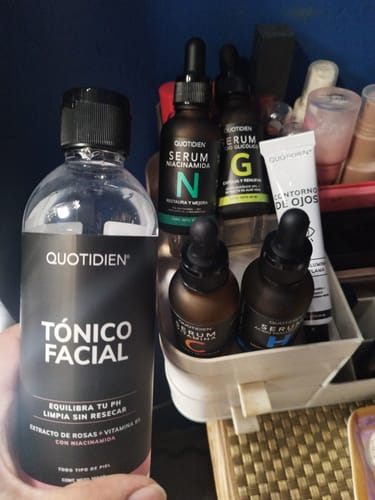 Customer photo review of NUEVO: Kit Piel Deslumbrante (47% OFF) - Limpiador + Tónico + Serum Vitamina C + Serum Niacinamida + Serum Ácido Glicólico + Serum Ácido Hialurónico + Contorno de Ojos