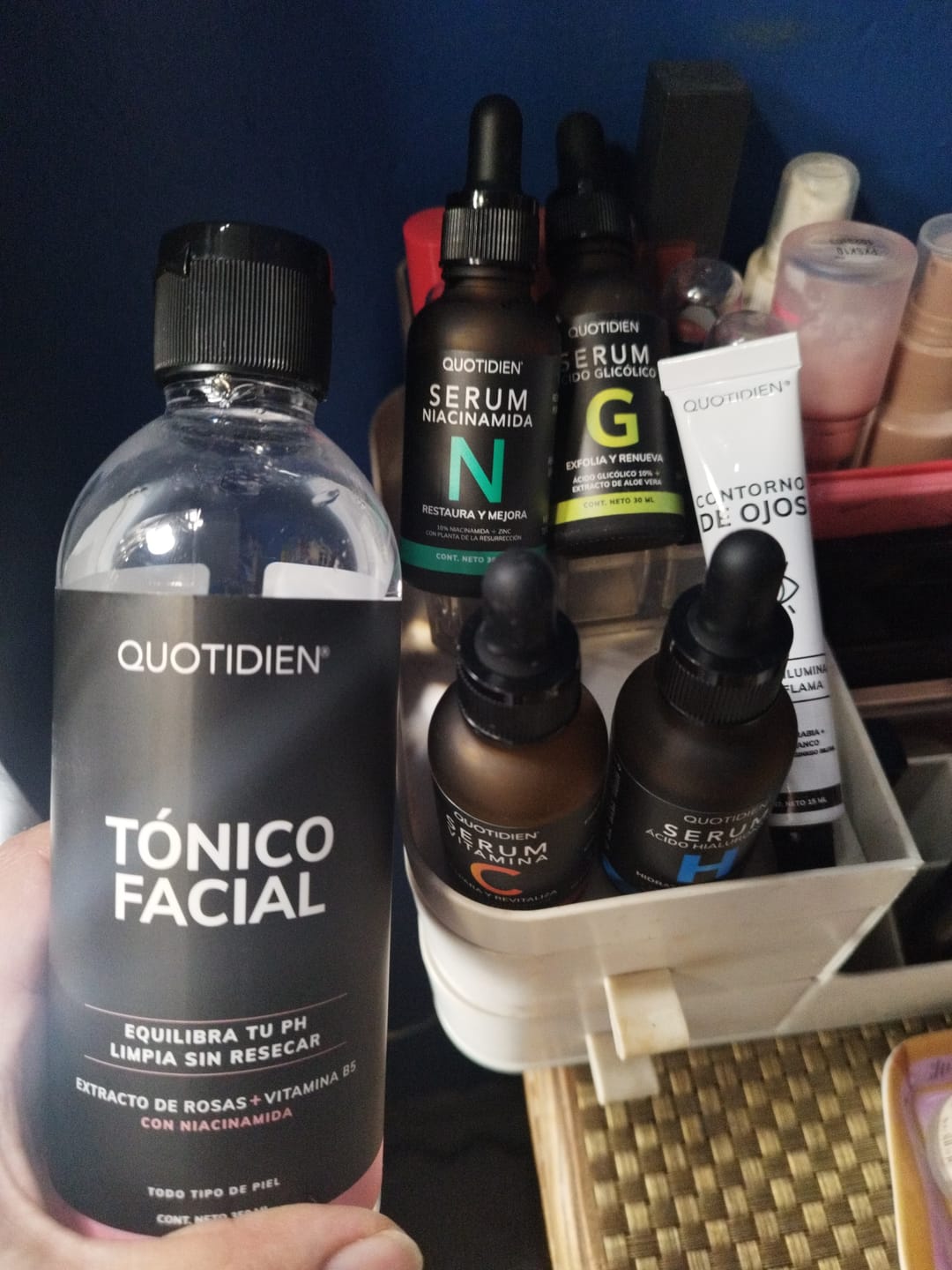 Customer photo review of NUEVO: Kit Piel Deslumbrante (47% OFF) - Limpiador + Tónico + Serum Vitamina C + Serum Niacinamida + Serum Ácido Glicólico + Serum Ácido Hialurónico + Contorno de Ojos