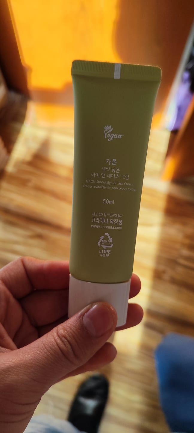 Customer photo review of Crema  Antioxidante y Contorno de Ojos Vegana Gaon 50ml