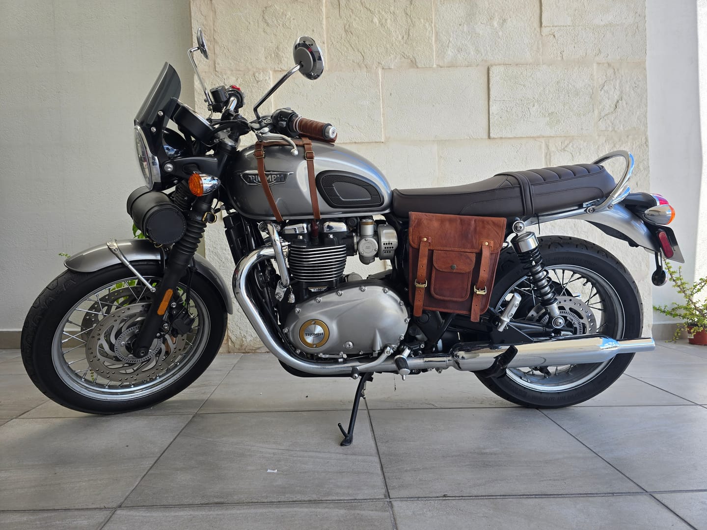 Customer photo review of tank strap right side fuel inlet