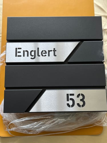 Customer photo review of AlbersDesign Briefkasten B1 Eisenglimmer (DB703) personalisiert mit Edelstahl-Schildern