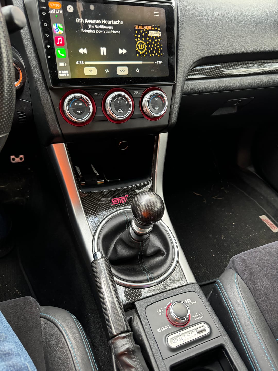 Customer photo review of Weighted Black Carbon Fiber Shift Knobs