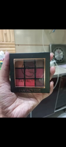 Customer photo review of Fantasy Eyeshadow (9 in 1)