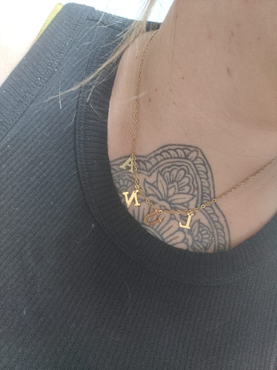 Customer photo review of Collier Personnalisable Initiales Suspendues