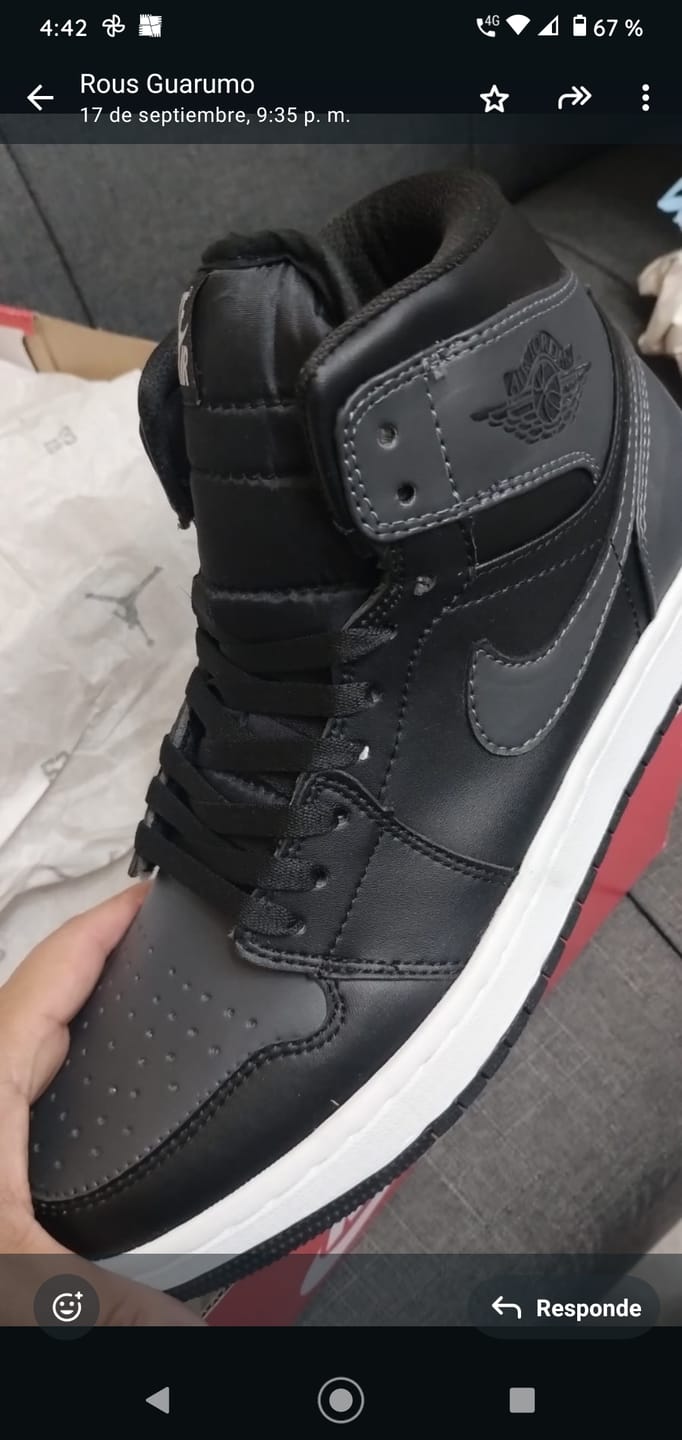 Customer photo review of Tenis Retro 1 Gris Inter