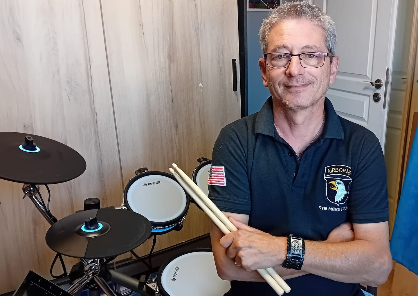 Customer photo review of Donner BackBeat Batterie électronique avec lumières LED personnalisables et écran tactile de 7 pouces