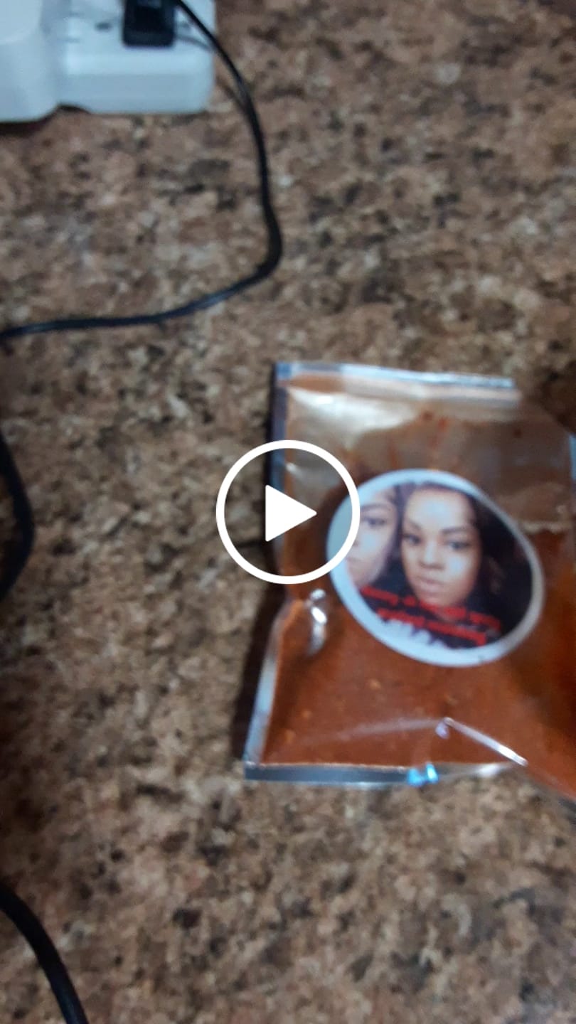 Customer video review of JazzyJ’s spicy seafood seasoning 🥵 1pack