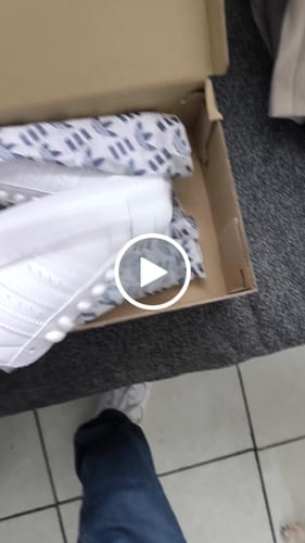 Customer video review of Tenis Superstar Blanco Total