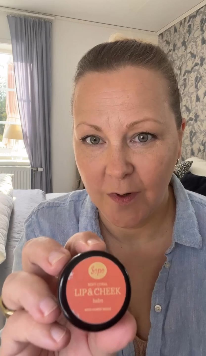 Customer photo review of Huulivoide ja Poskipuna Metsäbiomilla - 3 värivaihtoehtoa