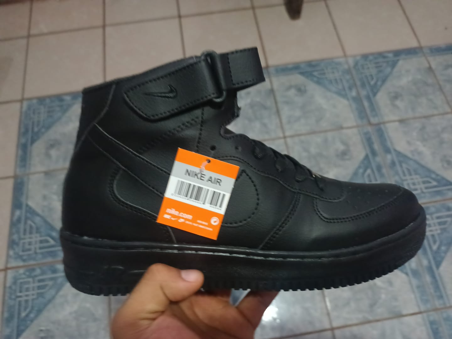 Customer photo review of Tenis 841 Negro Total