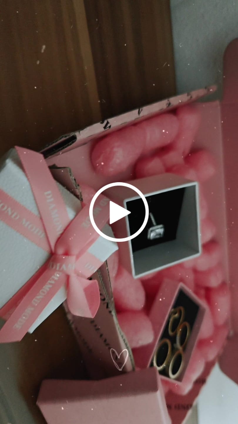 Customer video review of Circle Ring | 18K vergoldet