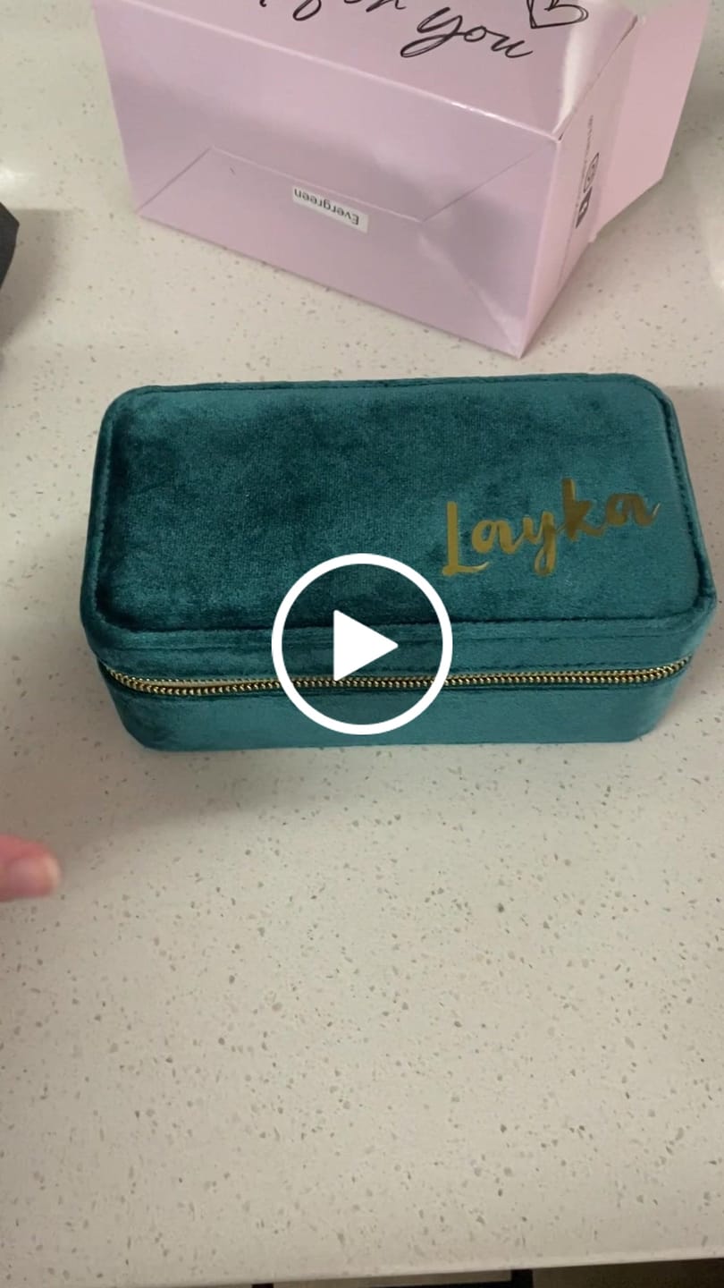 Customer video review of Large Personalised Velvet Jewellery Box - Evergreen