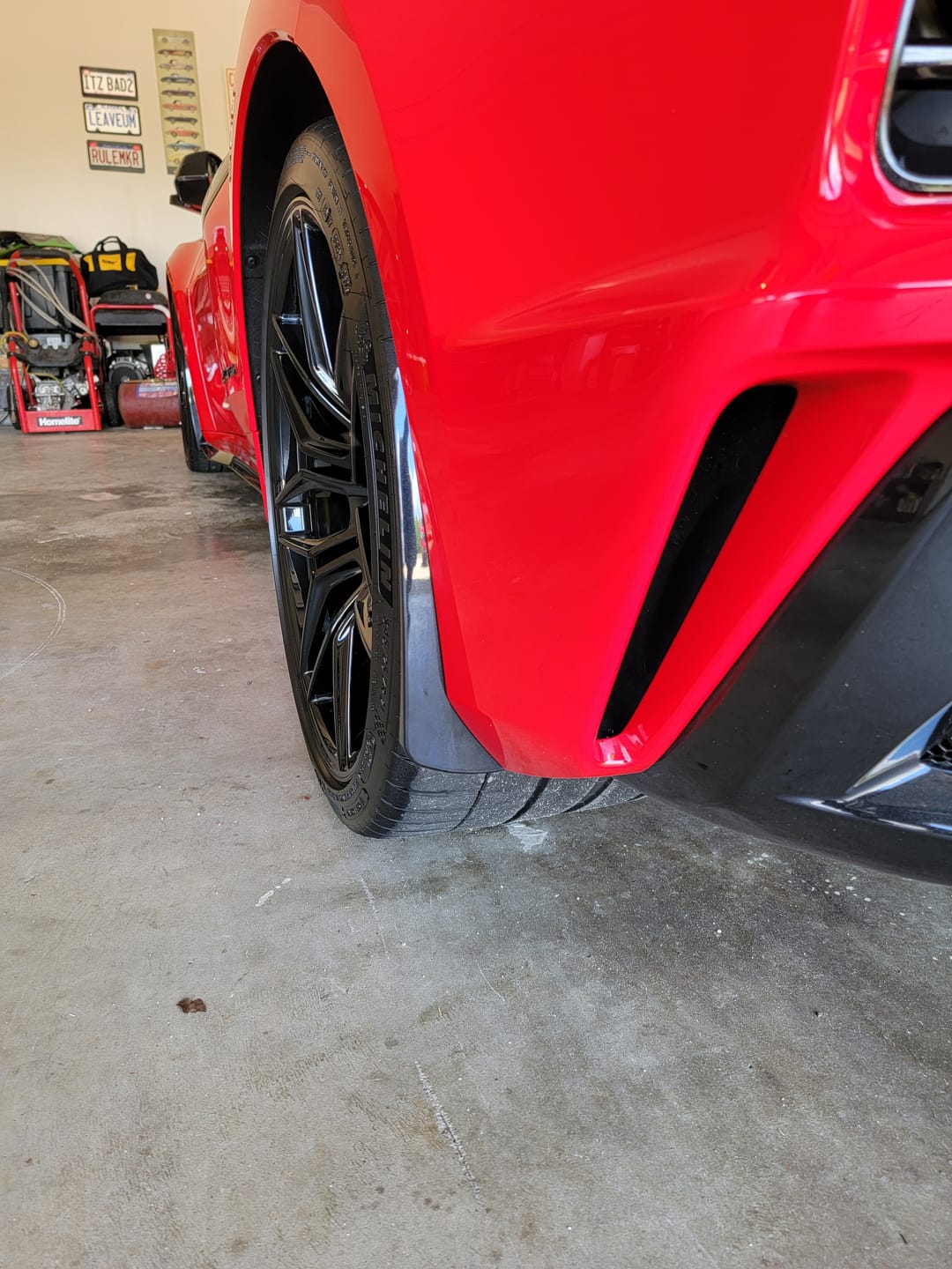 Customer photo review of Chevrolet Corvette C8 Z06 XL Extended Rear Splash Guard