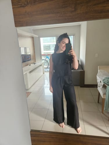 Camila F. review of Calça Pantalona de Linho Graviola Preta image 1 out of 1
