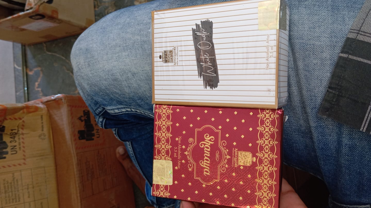 Customer photo review of 2 Pcs Attar Set Shanaya And White Oudh 5.5 Ml Each