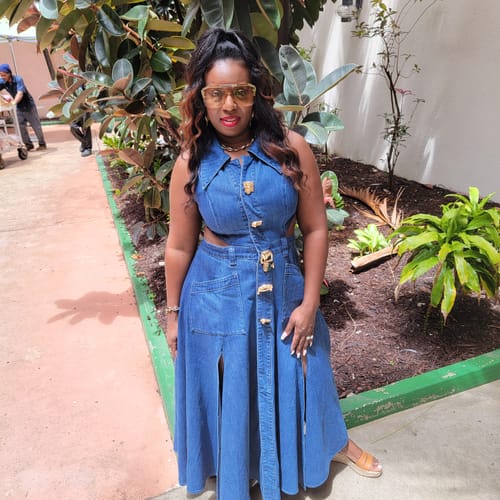 Customer photo review of Cut-Out Sleeveless Lapel Denim Dress