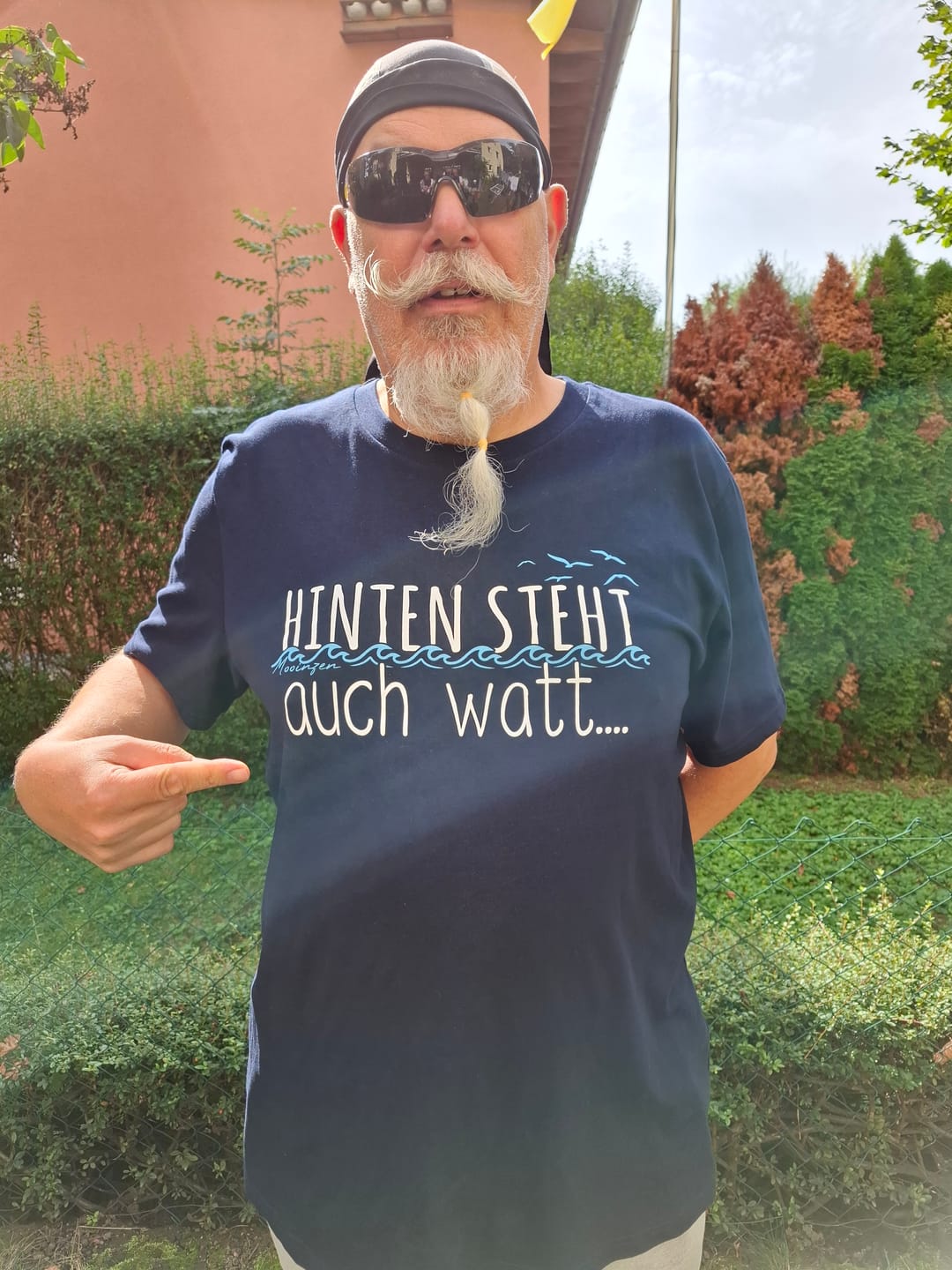 Customer photo review of Hinten steht auch watt · Herren Premium Bio T-Shirt