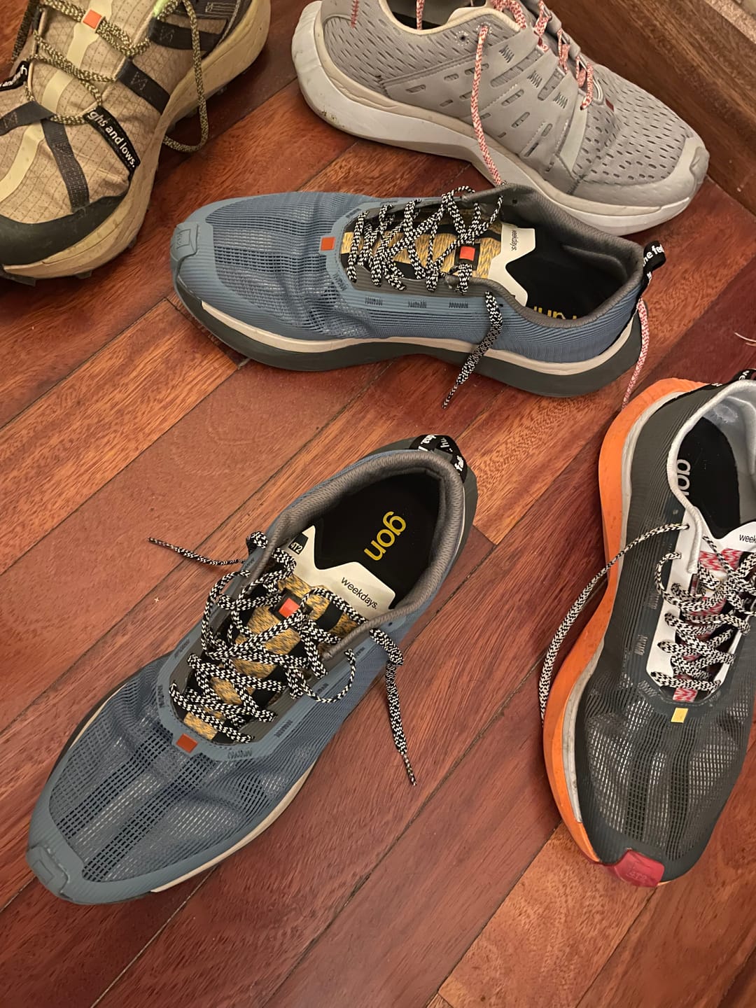 Customer photo review of weekdays, kind of blue.