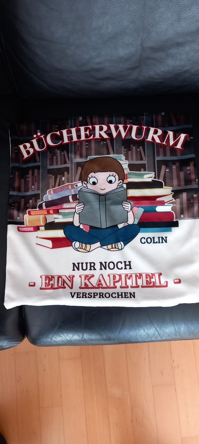 Customer photo review of Bücherwurm - Freunde-Kissen