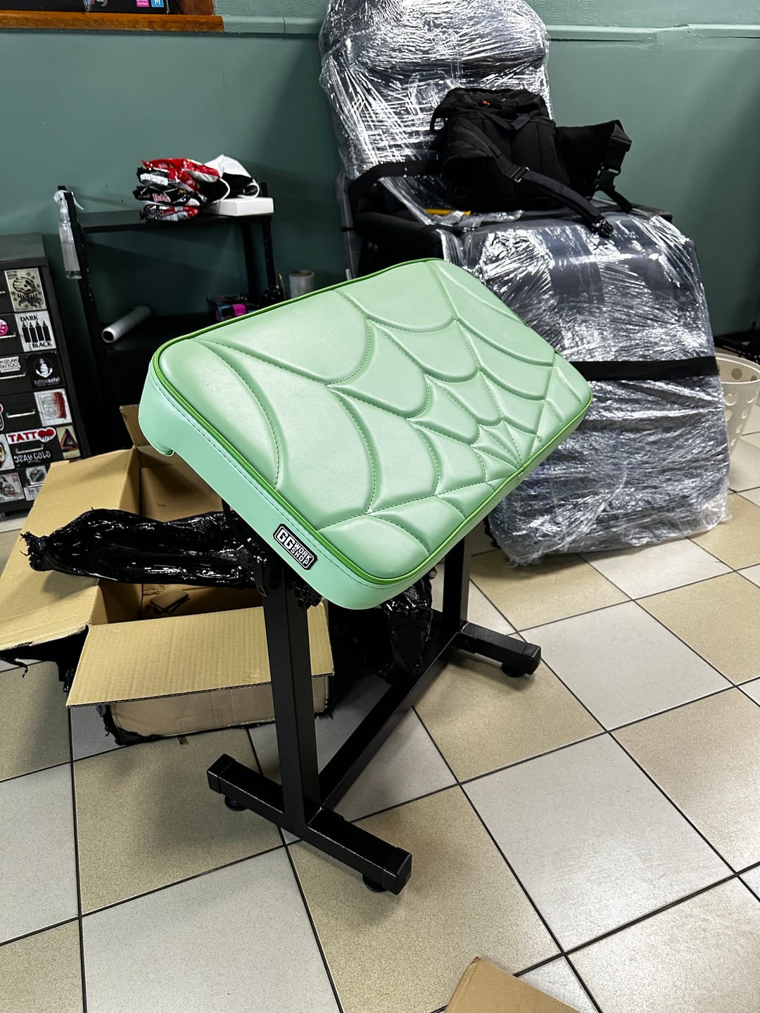 Customer photo review of Original Tattoo Armrest XXL FAT BOY - pillow size 70x37cm
