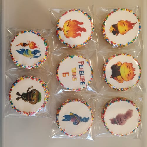 Customer photo review of 15 x 5 cm Pre-cut Standard Cupcake Custom Edible Icing Images