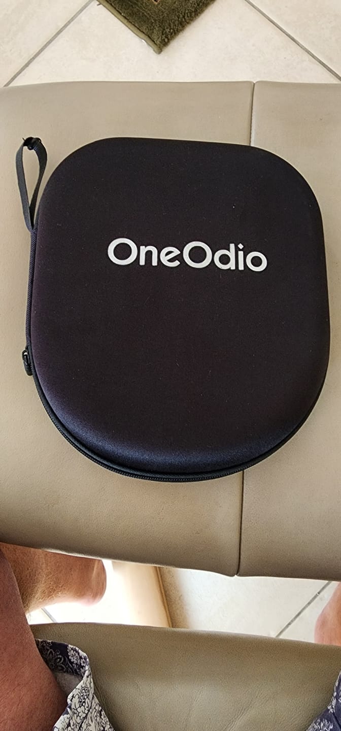 Customer photo review of Oneodio A Series - Bluetooth 5.0 Active Noise Cancelling Wireless Headphones - Built-in Microphone, Type C Charging & Carry Case