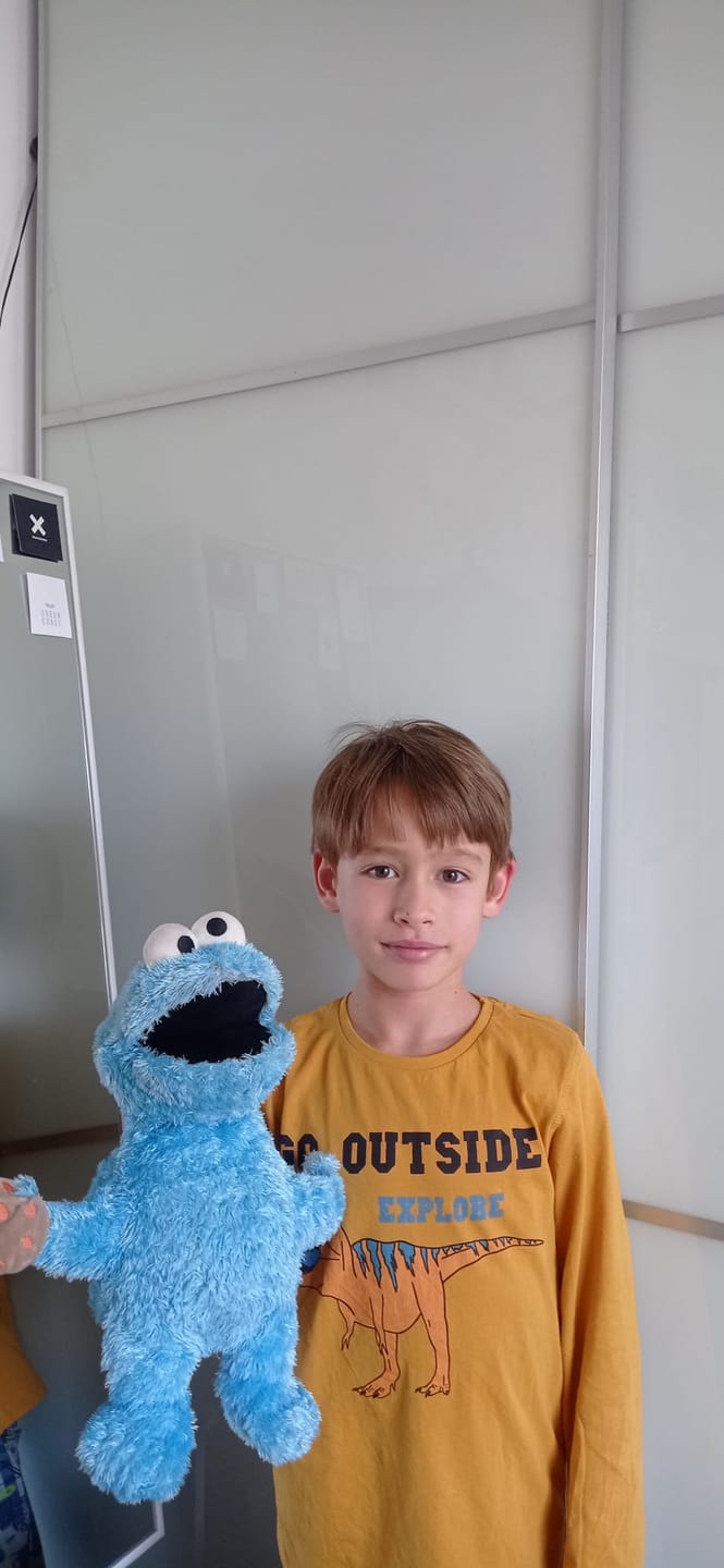 Customer photo review of Cookie Monster Marionnette Sesame Street