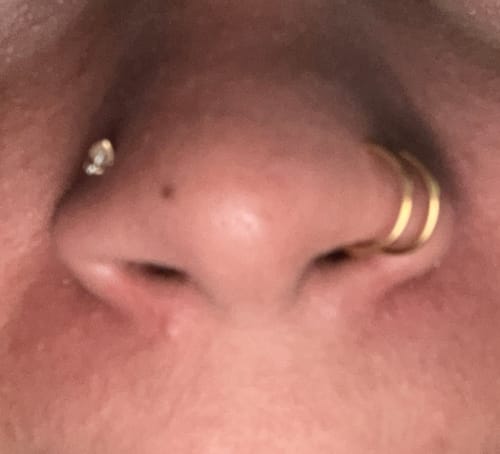 Customer photo review of Le double piercing