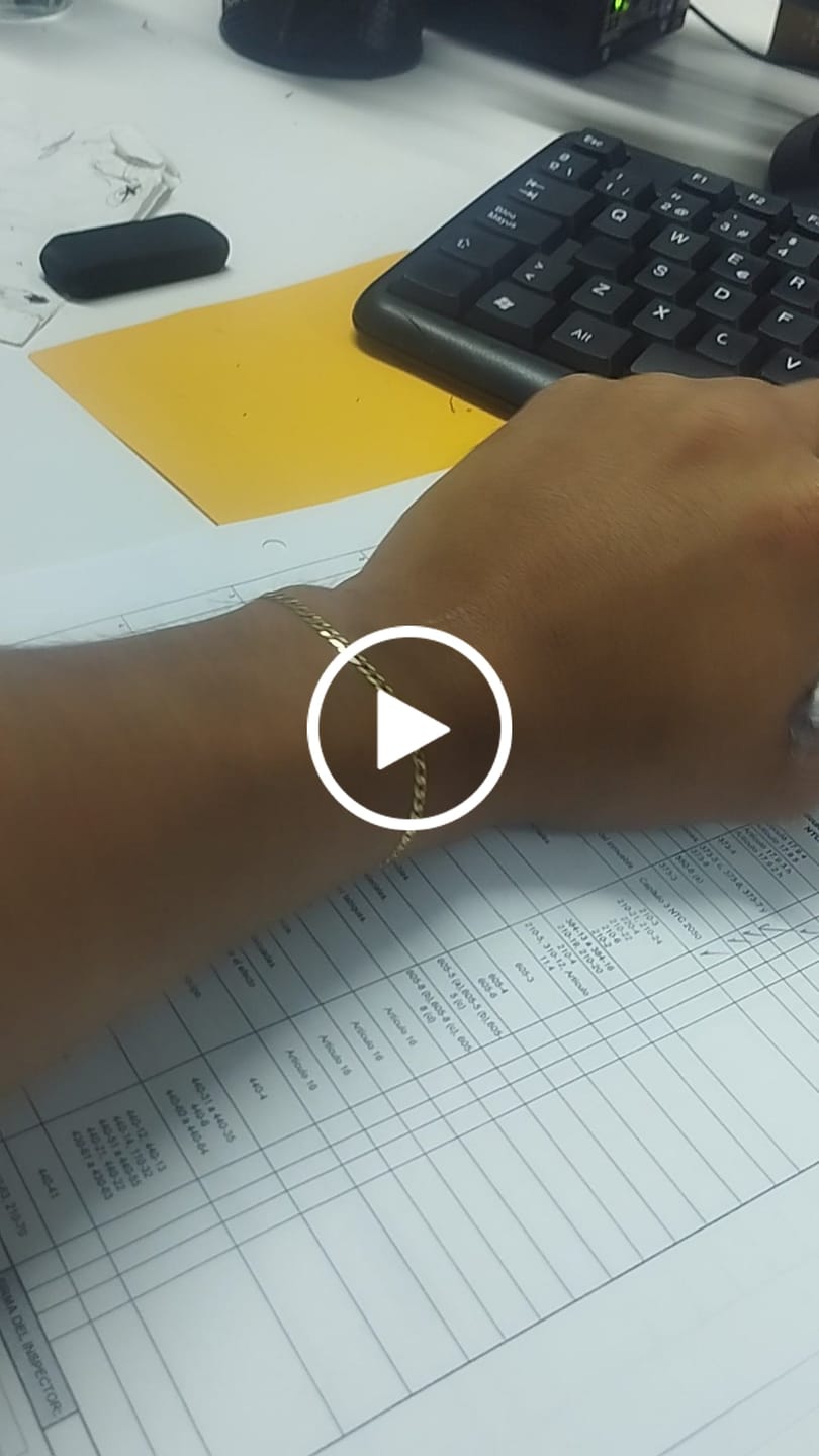 Customer video review of Pulseras Eslabón Plano en Oro laminado 18k Para Pareja