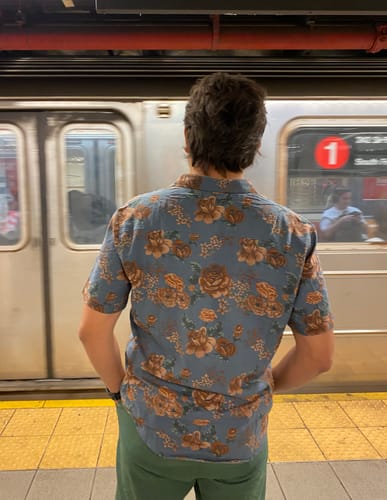 Customer photo review of Chemise à manches courtes de vacances d'été bleu vintage à fleurs rétro pour hommes