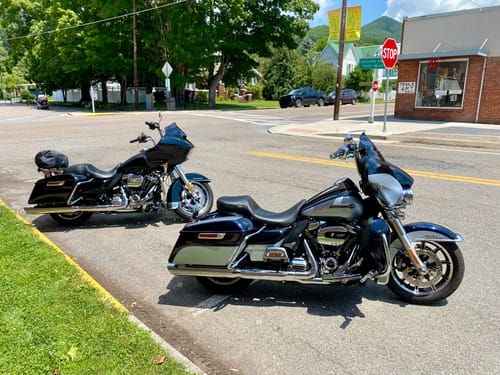Customer photo review of HR3 Midnight Blue / Barracuda Silver 2019UL Side Covers 2019 ELECTRA GLIDE ULTRA LIMITED（FLHTK)