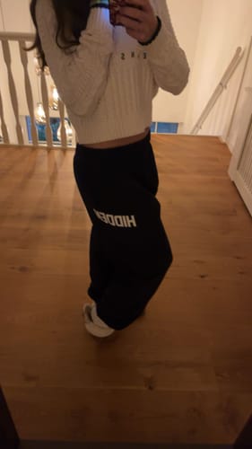 Customer photo review of GATED COMMUNITY SWEATPANTS NAVY