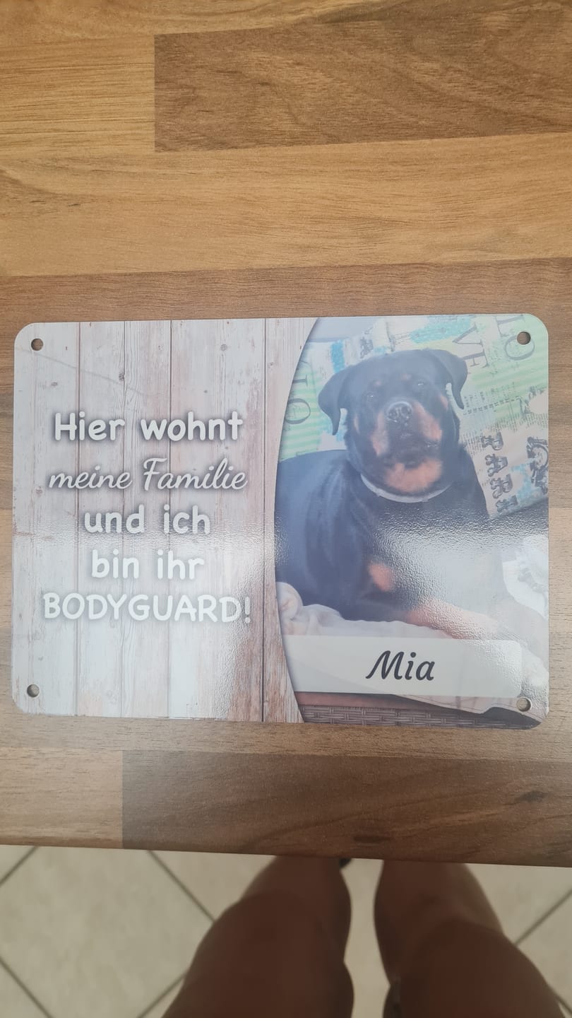 Customer photo review of Hunde-Türschild mit Foto & Wunschtext (UV- UND WETTERFEST) - Angebot beim Kauf eines 2. Schildes