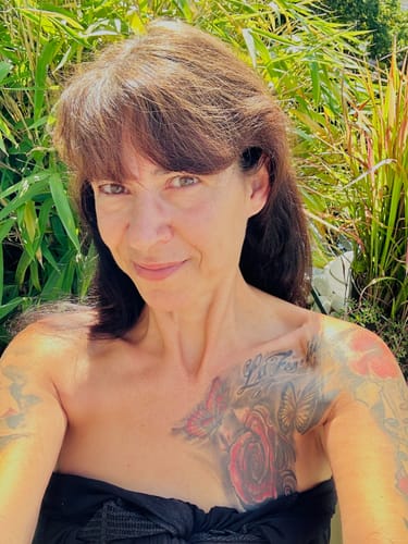 Customer photo review of Grüne Tonerde mit Lavendel- & Teebaumöl (Für normale & Mischhaut)