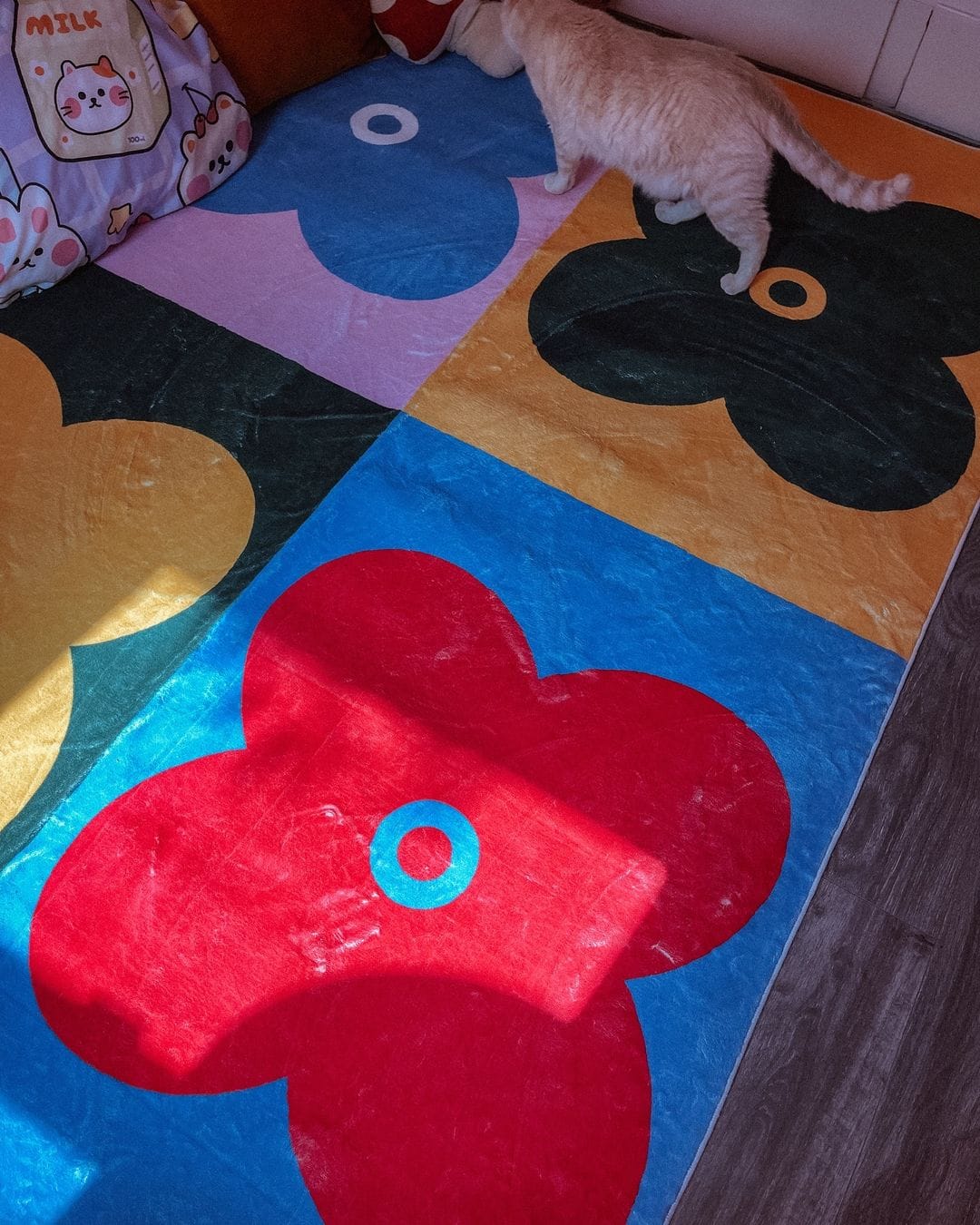 Customer photo review of Multicolor Four Leaf Clover Rug