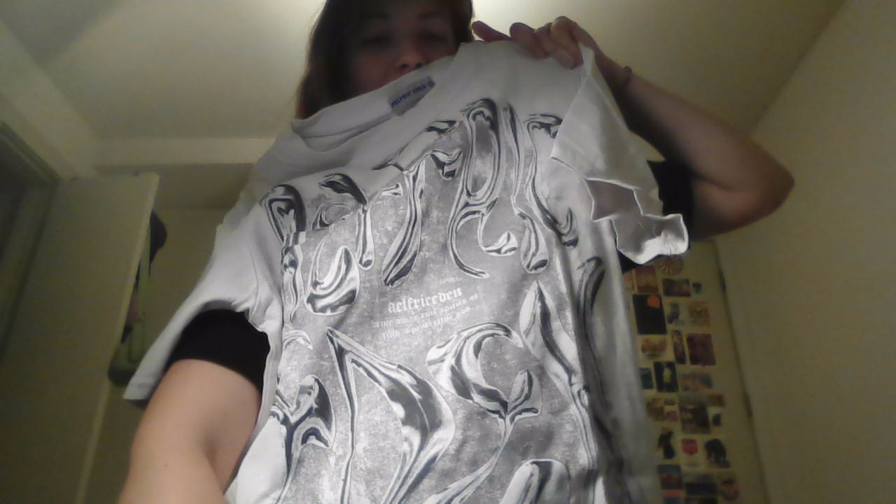 Customer photo review of Aelfric Eden Futuristic Liquid Metal Design Tee