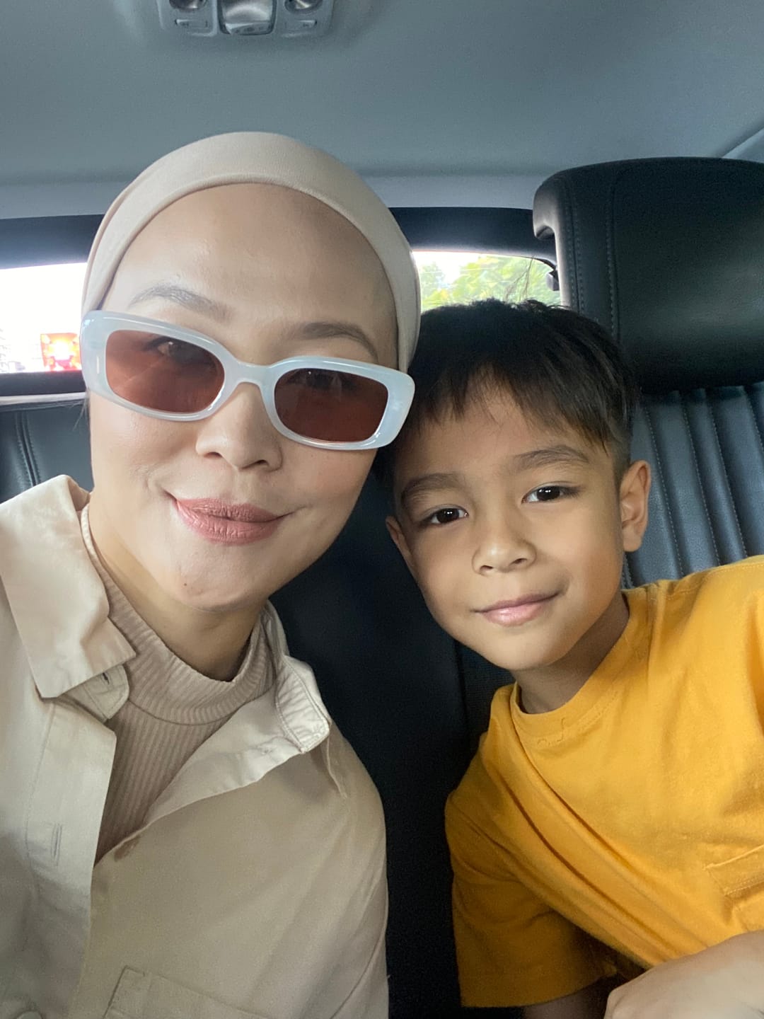 Customer photo review of Jenn Oval Framed Sunglasses