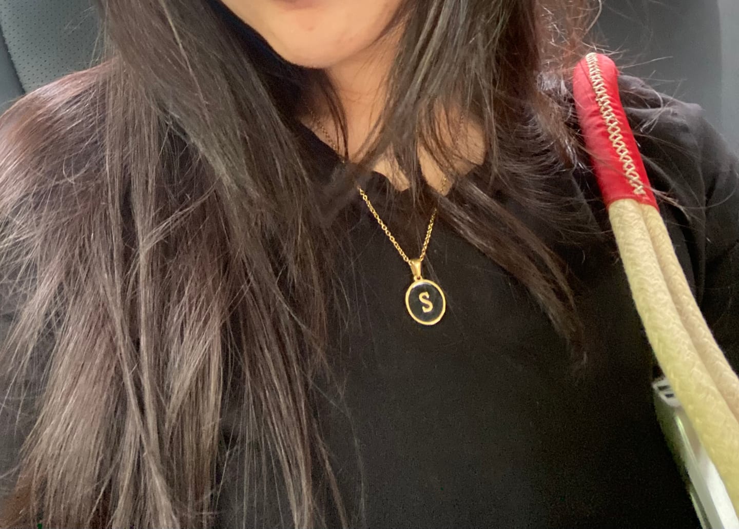 Customer photo review of Collar Inicial Negra