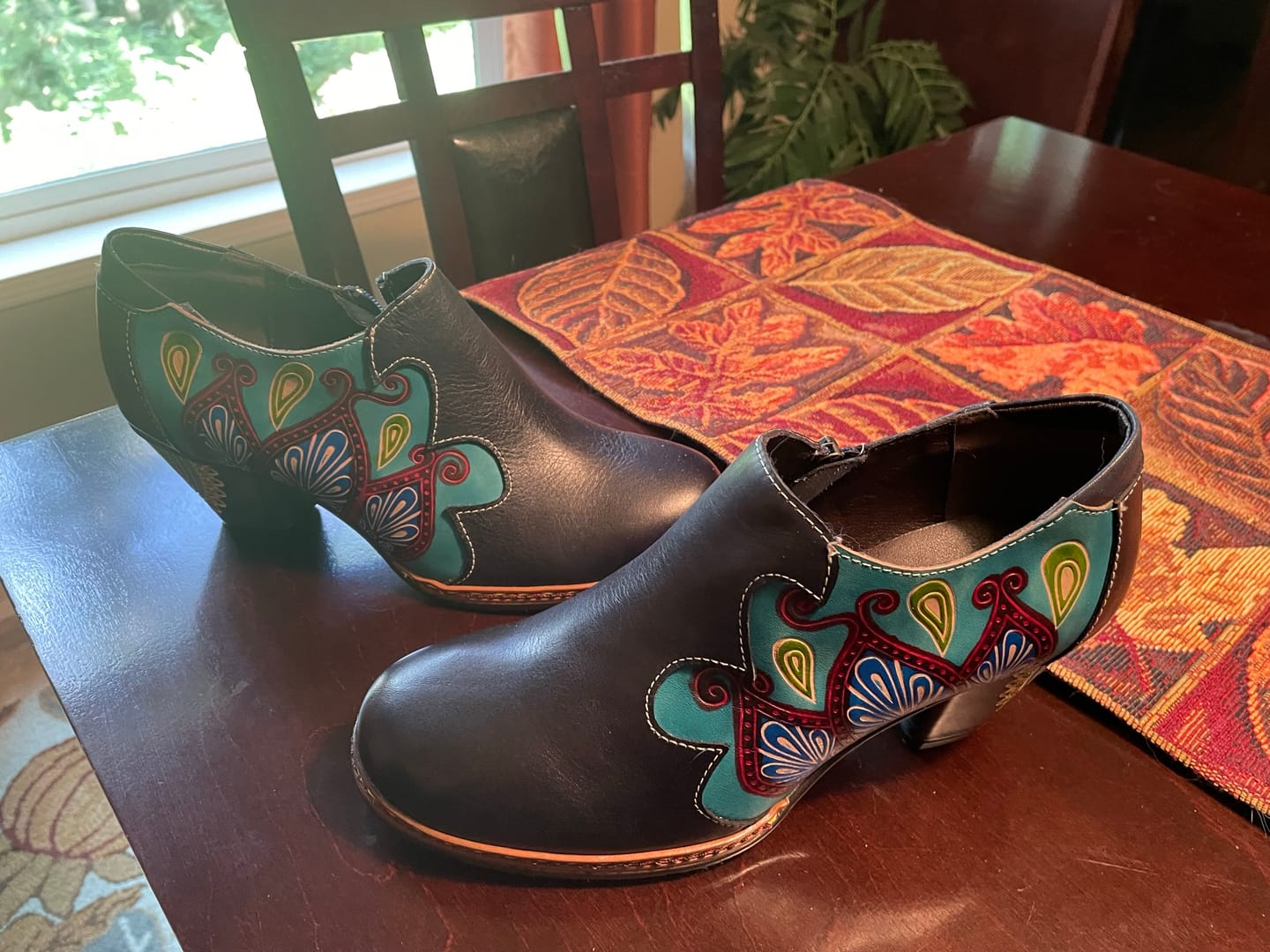 Customer photo review of Retro Pattern Leather Zipper Pumps