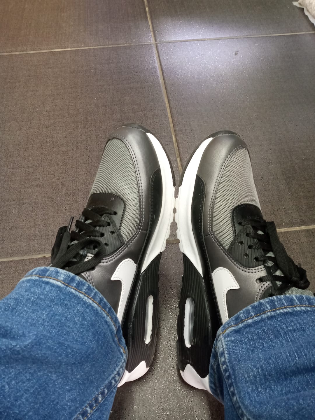 Customer photo review of Tenis Max 90 Oxford Negro Blanco