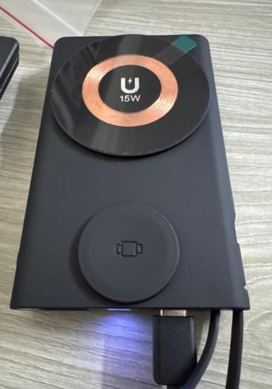 Customer photo review of P130 2-in-1 Magsafe Power Bank with Apple Watch Charger