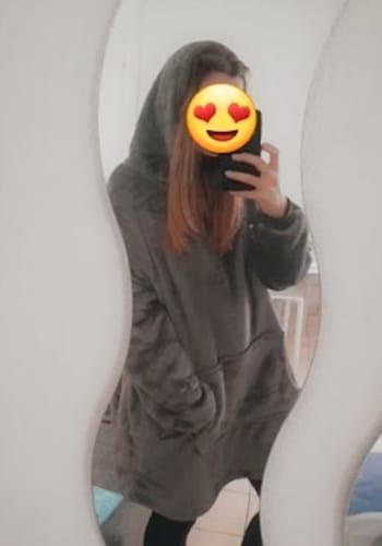 Angelina M. review of Flauschig weicher Cozy Hoodie mit Ärmel image 1 out of 1