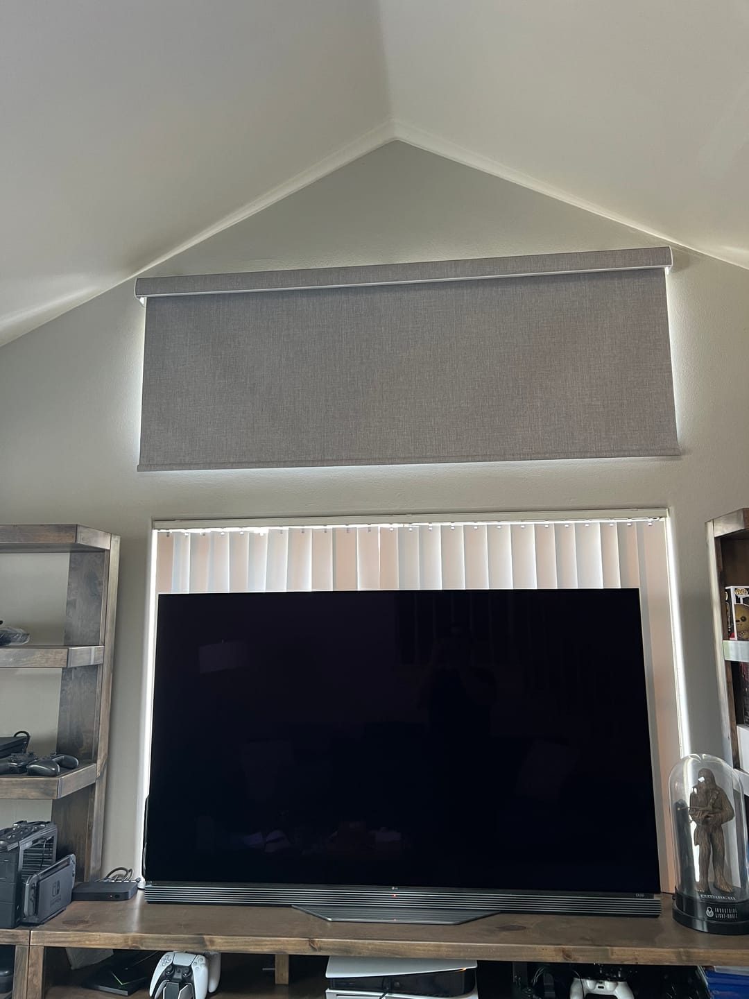 Customer photo review of SmartWings Motorized Roller Shades 100% Blackout Vigor